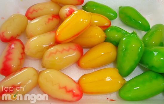 Sắc màu bánh ngọt xứ “chùa Vàng”